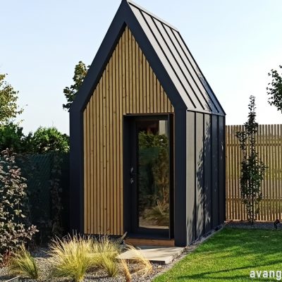 Domek narzędziowy w ogrodzie